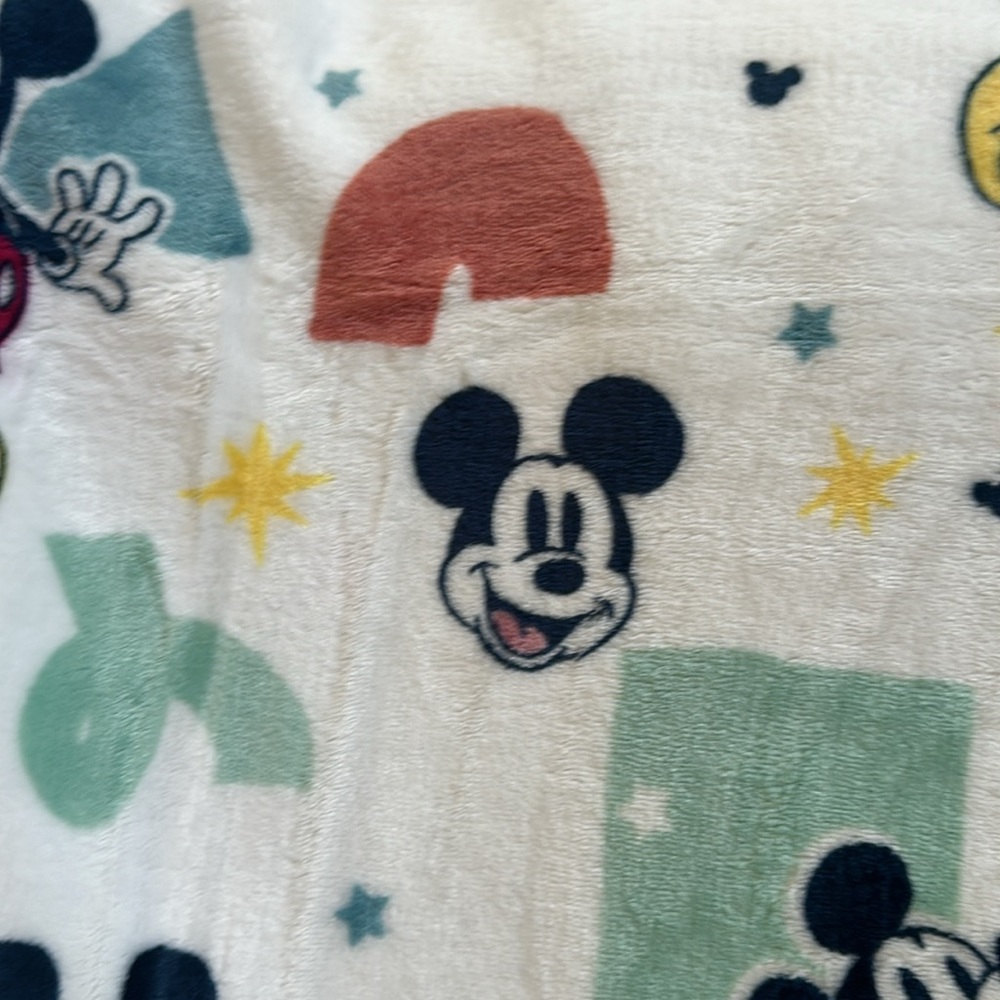 Mickey Mouse plush throw - Picture 7 of 11